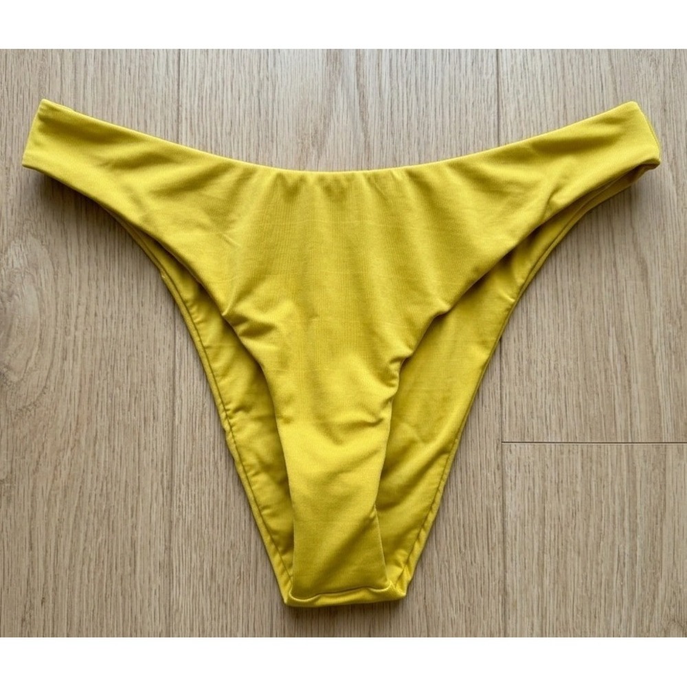 Patagonia Bikini Bottoms Womens Medium Yellow Low Rise‎ Athletic Swimwear NEW